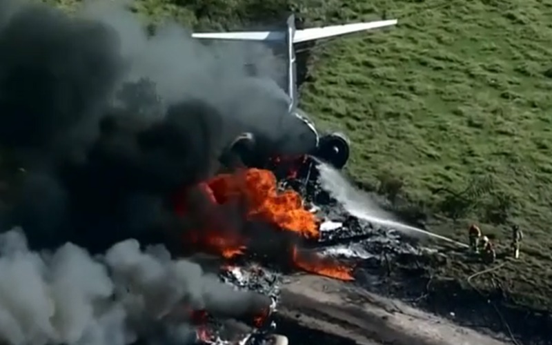 Mỹ: Máy bay bốc cháy, 21 người may mắn thoát chết